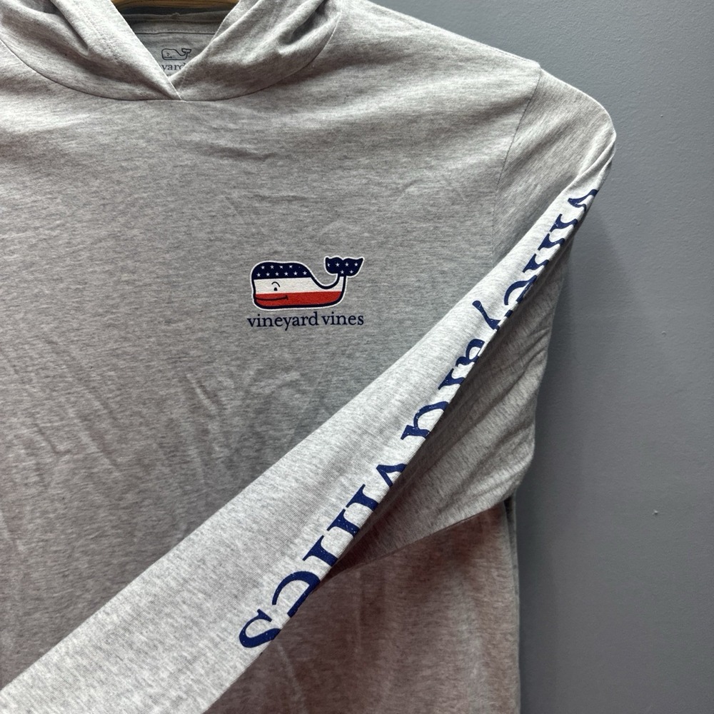 Vineyard Vines Mens XS Hoodie T-Shirt Grey Heather Patriotic Whale 1V014097-039 - Picture 3 of 6